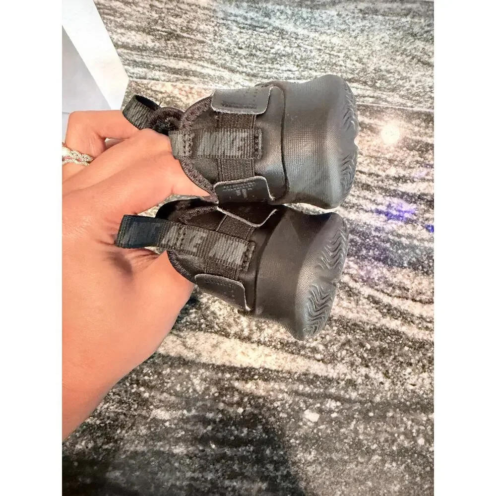 Nike Flex Runner 3 Triple Black Kids 9C Like New